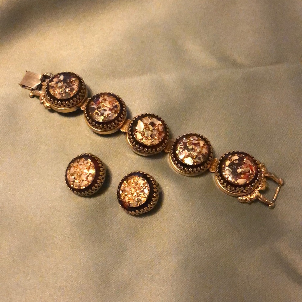 VINTAGE MOTHER OF PEARL BRACELET & EARRINGS